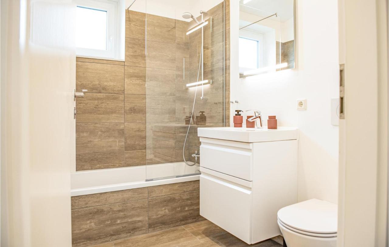 Amazing Home In Lembruch-Duemmer See With Kitchen Luaran gambar